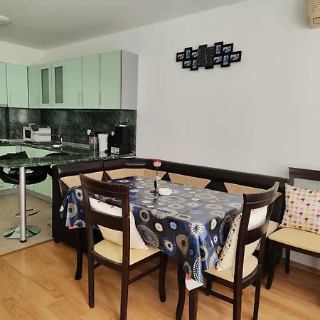 Nev Apartment *